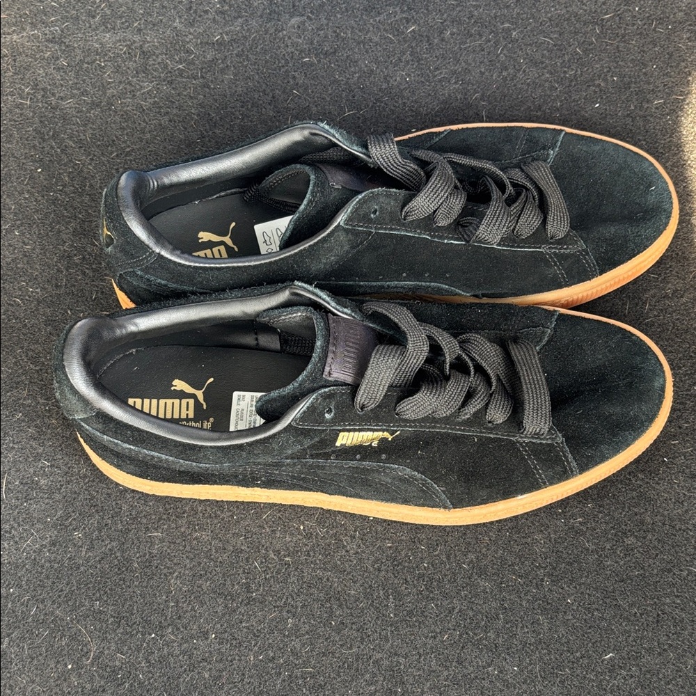 Puma Men's Black and Gold Sneakers